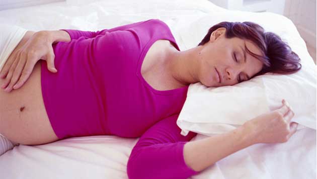 como dormir embarazo
